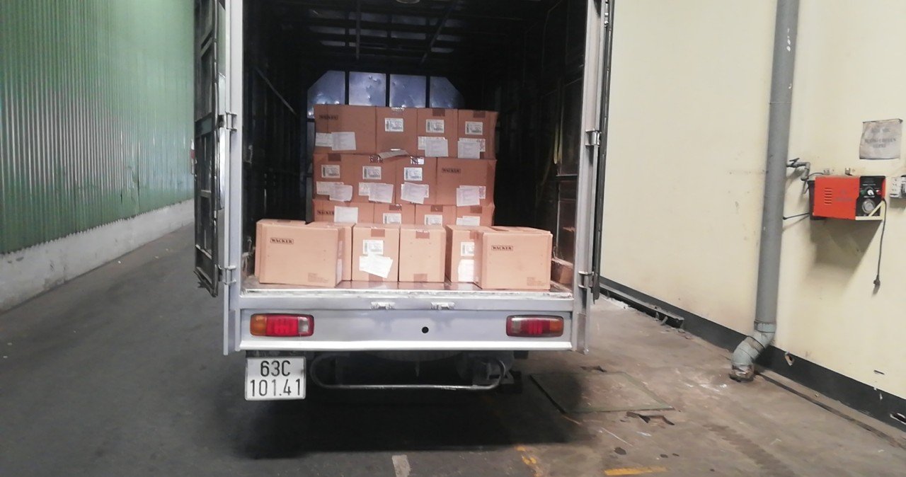 Xe tải chở hàng đi Bến Tre