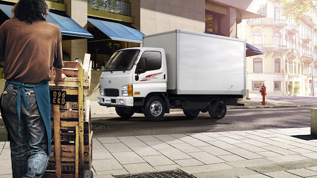 Xe tải Hyundai N250 thùng bạt rất phù hợp cho một chiếc xe tải hoạt động trong thành phố, khu vực đông dân cư
