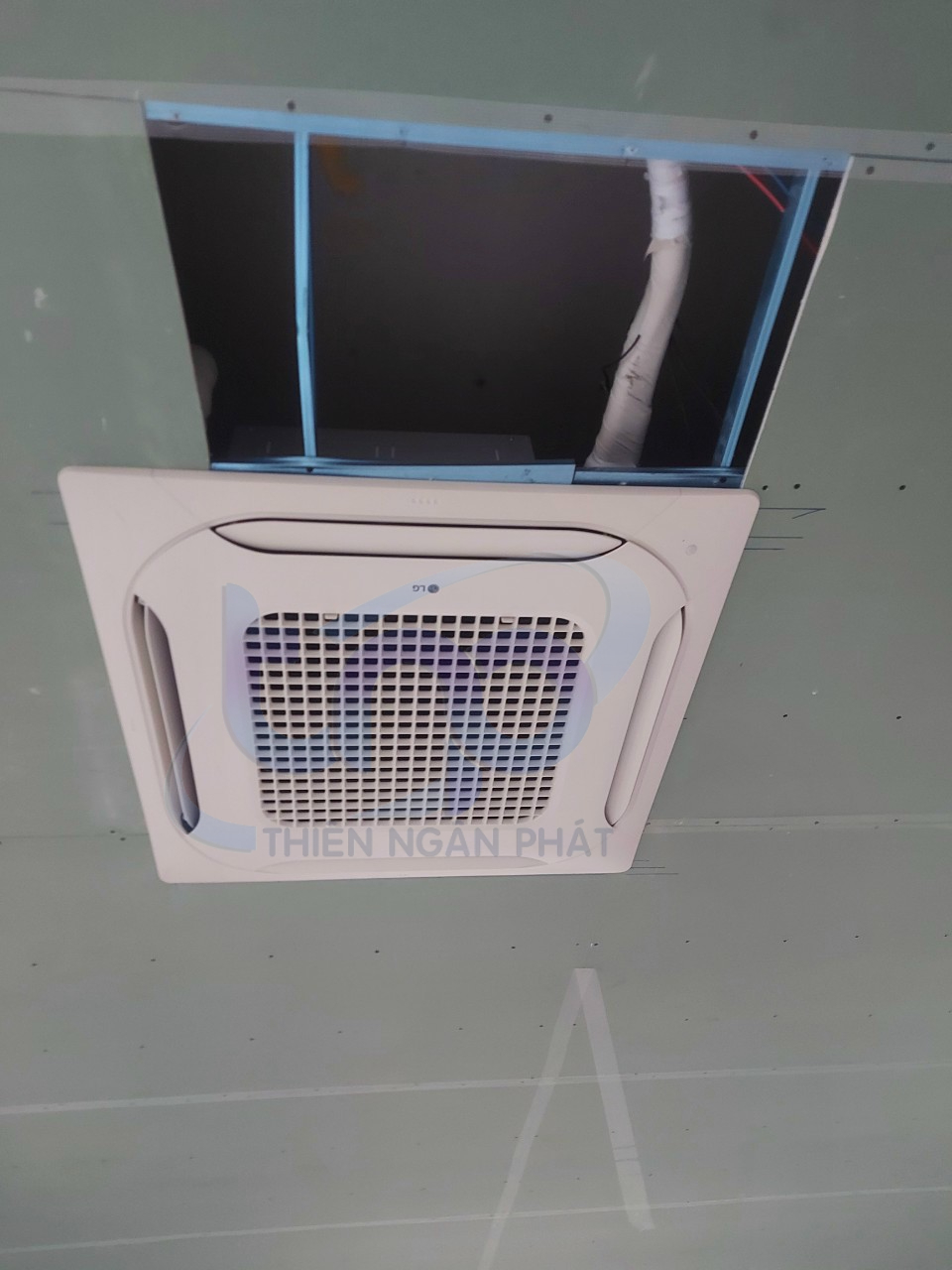 Máy lạnh âm trần LG - sở hữu vẻ ngoài sang trọng - tính năng nổi bật